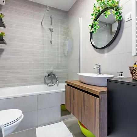 Maraschino 2br Balcony Garage And Bbq Apartman