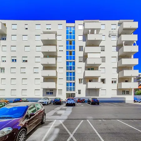 Apartman Maraschino 2br Balcony Garage And Bbq Zadar